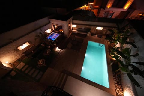 Alaçatı'da Saunalı Jakuzili Villa Villa in Alaçatı