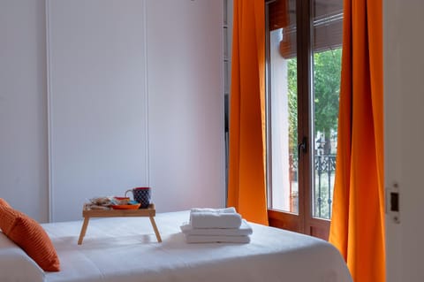 Bed, Coffee/tea facilities, Balcony/Terrace, Decorative detail, Landmark view, Sunrise, cot, pet friendly, wardrobe