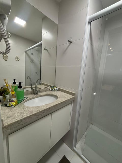 Shower, Bathroom, towels