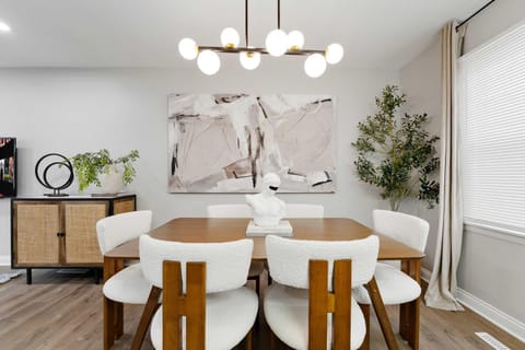 Spacious Family Getaway LCP Collection House in Schaumburg