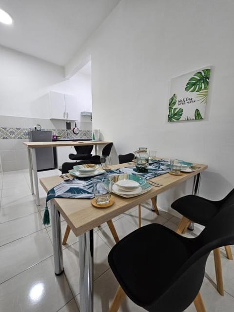 Kitchen or kitchenette, Seating area