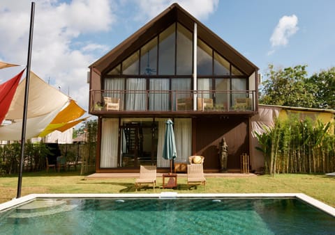 Facade/entrance, Swimming pool