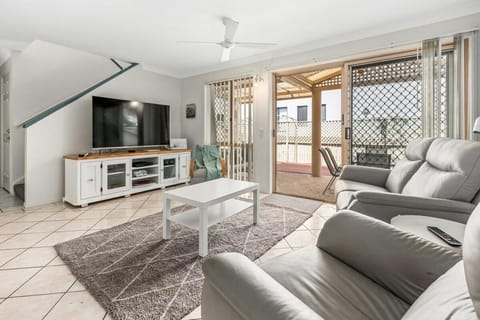 Communal lounge/ TV room, TV and multimedia, Living room, Seating area