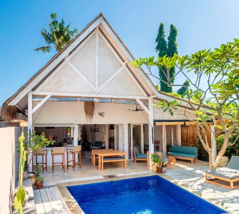 Property building, Patio, Day, Garden, Dining area, Garden view, Pool view, Swimming pool, sunbed