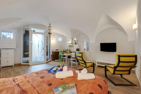 Living room, Dining area