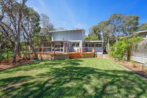 Property building, Day, Natural landscape, Garden, Garden view