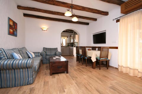 Communal lounge/ TV room, TV and multimedia, Living room, Seating area