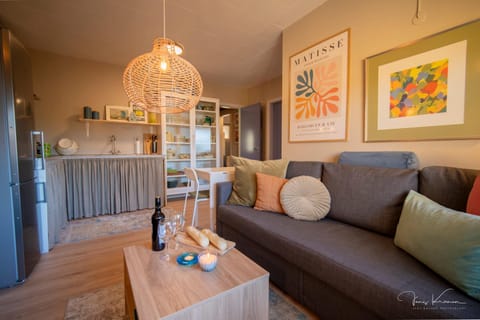 Kitchen or kitchenette, Living room, Dining area, Bedroom