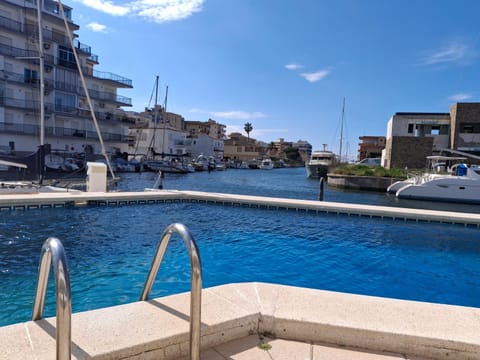Pool view, Swimming pool