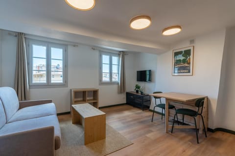 Communal lounge/ TV room, TV and multimedia, Living room, Dining area