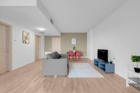 Communal lounge/ TV room, TV and multimedia, Living room, Seating area, Evening entertainment