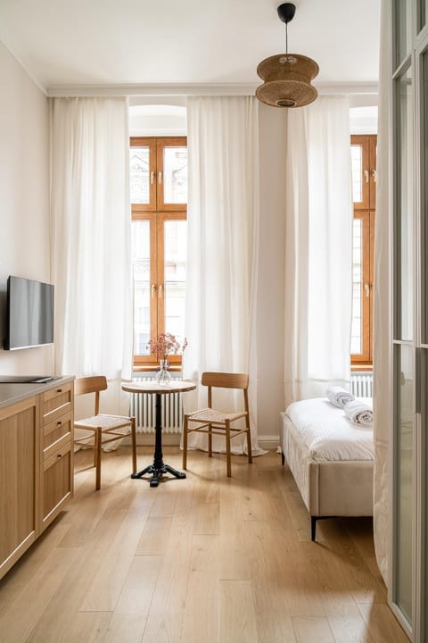 Bed, TV and multimedia