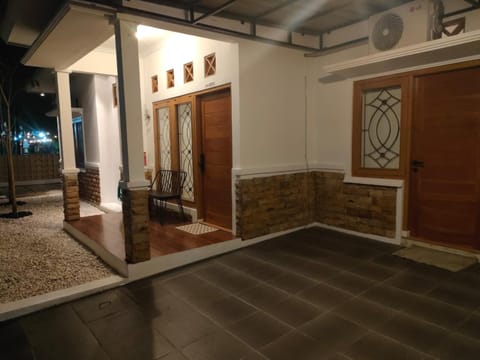 Facade/entrance, Balcony/Terrace