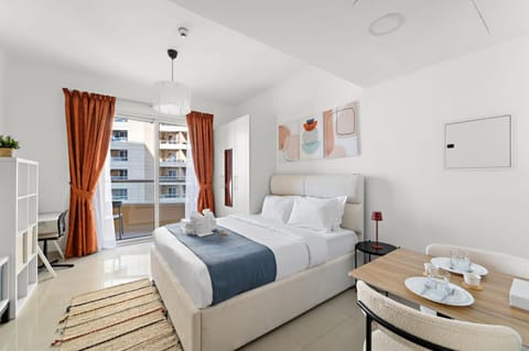 Bed, Living room, Photo of the whole room, Seating area, Bedroom