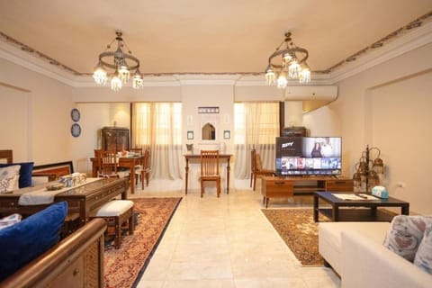 TV and multimedia, Living room, Seating area, Dining area, air conditioner