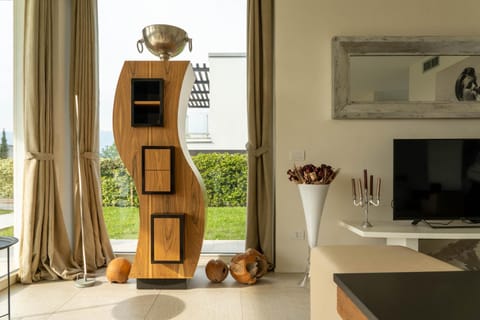 Day, TV and multimedia, Living room