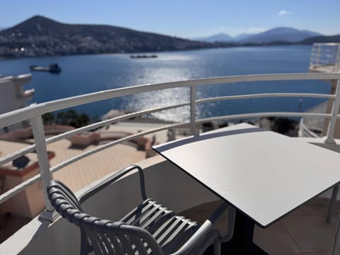 Patio, Natural landscape, Balcony/Terrace, Living room, River view, Sea view