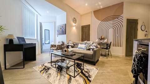 TV and multimedia, Living room, Seating area, Dining area