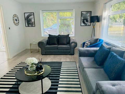 Living room, Seating area