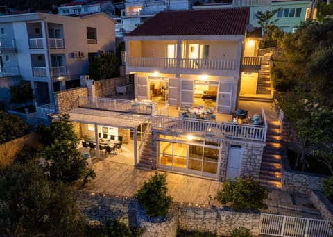 Villa Azzurro with Private Beach Bed and Breakfast in Neum