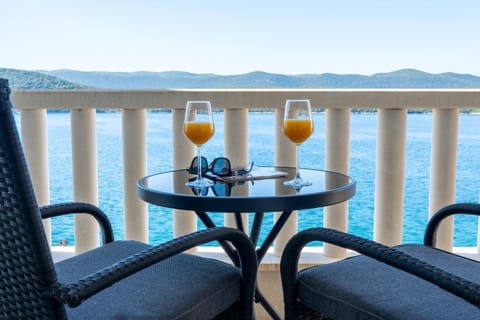 Villa Azzurro with Private Beach Bed and Breakfast in Neum