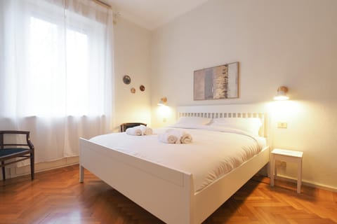 Bed, Photo of the whole room, Bedroom, internet, towels