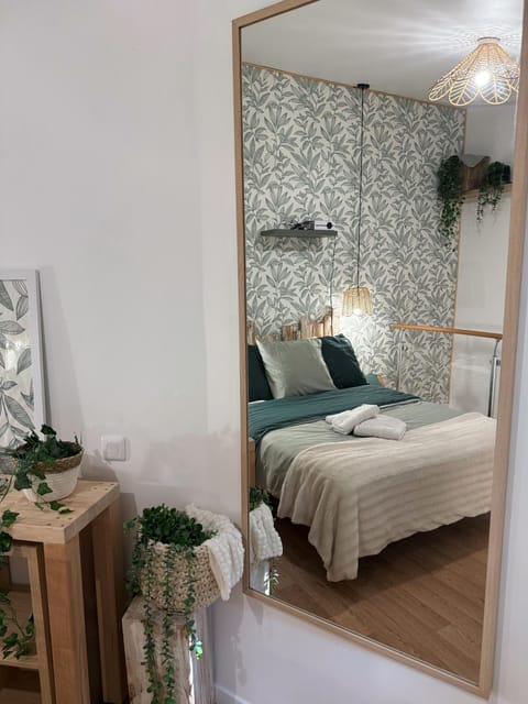 Bed, Photo of the whole room