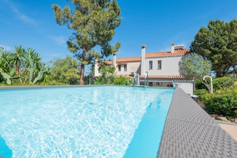 Property building, Garden view, Pool view, Swimming pool, Swimming pool, sunbed