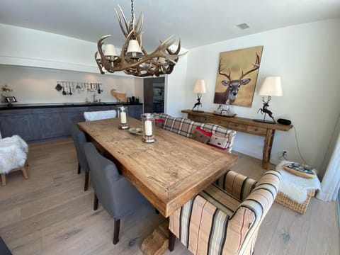 Kitchen or kitchenette, Seating area, Dining area, kitchen