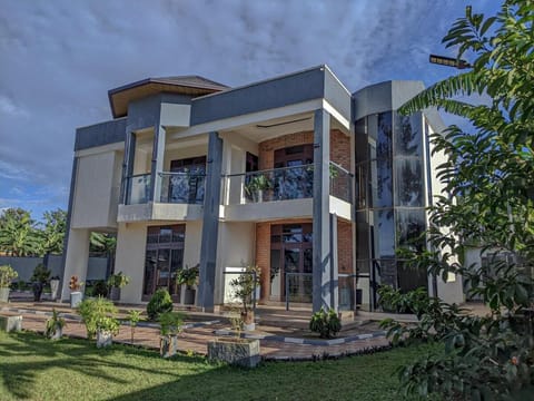 Property building, Day, Garden, Garden view