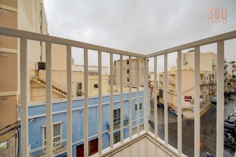 Day, View (from property/room), Balcony/Terrace, City view, Location, Parking