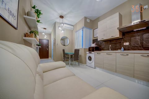 Kitchen or kitchenette, Living room, Seating area, dishwasher, minibar, pet friendly, stove, washing machine