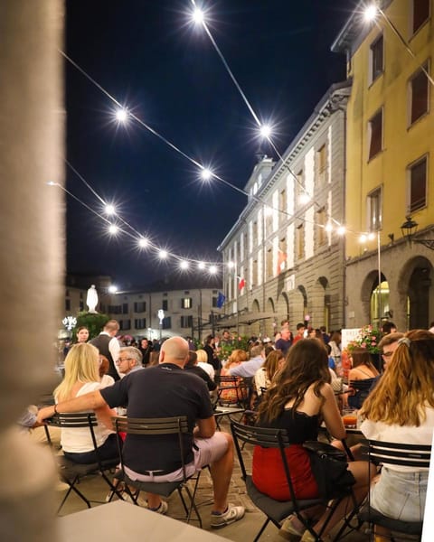 Night, People, City view, group of guests