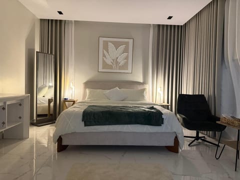TV and multimedia, Bedroom, City view, Bath