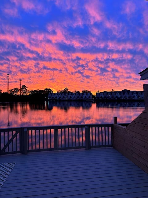 Nearby landmark, View (from property/room), Balcony/Terrace, Lake view, Sunset