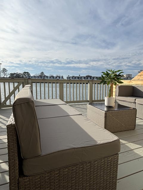 Patio, View (from property/room), Balcony/Terrace, Lake view