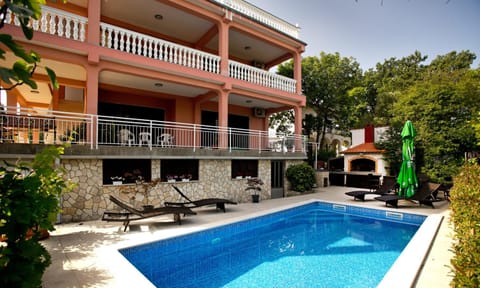 Property building, Facade/entrance, Day, Swimming pool, Swimming pool