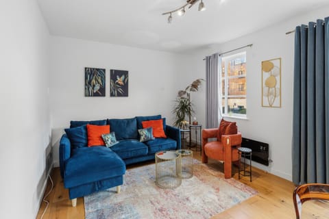 Living room, Seating area, heating, internet