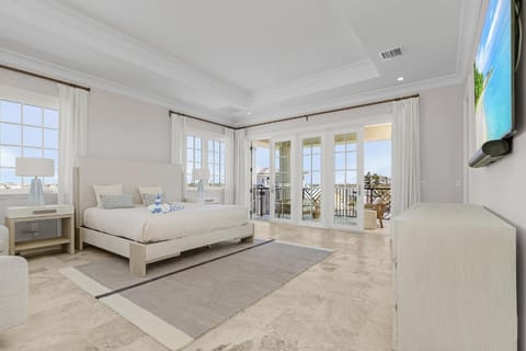 260 Coastal Luxe Retreat- 5BD 4,5BA, Pool & Spa, Water Views home House in Estero Island