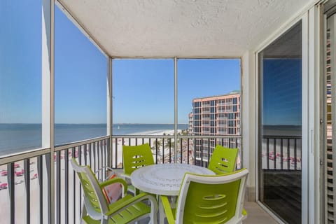 Beach Villas 706 Top-Floor Condo with Gulf Views, Pool condo Apartment in Estero Island