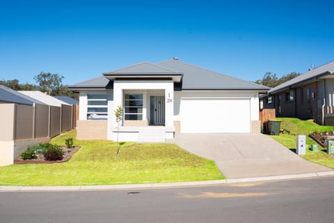 Property building, Neighbourhood, Garden, Garden view, Street view