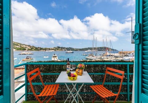 Natural landscape, Balcony/Terrace, Dining area, Mountain view, Sea view