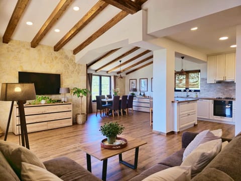 TV and multimedia, Living room, Seating area, oven
