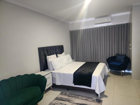 Bedroom, towels