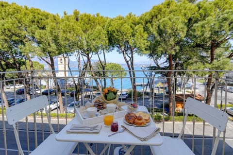 View (from property/room), Balcony/Terrace, Lake view