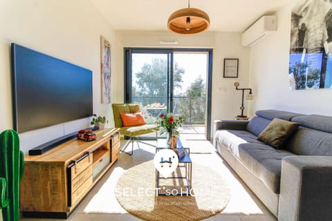 Communal lounge/ TV room, TV and multimedia, Living room, Seating area