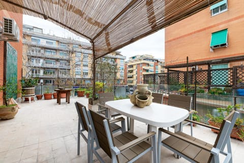 Property building, Patio, Balcony/Terrace, Balcony/Terrace