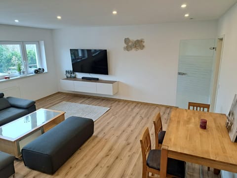 Communal lounge/ TV room, TV and multimedia, Living room, Evening entertainment