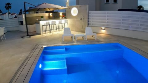 Darts, Lounge or bar, Swimming pool