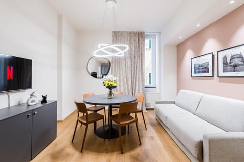 OldTown Chic Apartment between Aquarium and Metro Apartment in Genoa